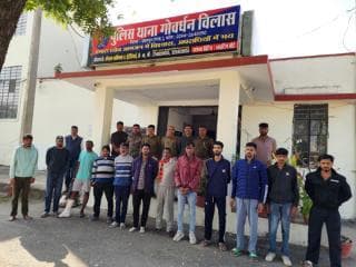 #उदयपुर_पुलिस
श्रीमान महानिरीक्षक पुलिस उदयपुर रेंज, उदयपुर व जिला पुलिस अधीक्षक उदयपुर के निर्देशन में वांछित अपराधियों की गिरफ्तारी व एरिया डोमिनेंस अभियान के तहत उदयपुर पुलिस की लगातार कार्यवाही जारी: अलसुबह दबिश देकर 331 अपराधी/ आपराधि