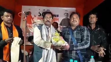 কৃষ্ণগঞ্জ: রানাঘাটের সাংসদ জগন্নাথ সরকারের হাত ধরে নদীয়ার কৃষ্ণগঞ্জে প্রায় ৩০ টি পরিবারের বিজেপিতে যোগদান