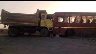 जावळी: कास–बामणोली मार्गावर भीषण अपघात; ब्रेक फेल डंपरची एस. टी. बसला जोरदार धडक; २० प्रवासी जखमी, मोठा अनर्थ टळला