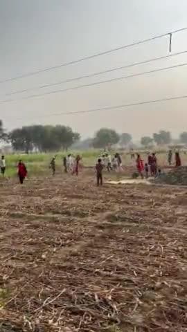 Kotabali bidhuna post bhikara ke pass Rawatpur gaon main love marriage ke chalte ho gaya jhamadaa
10 logo ghayal ho gye