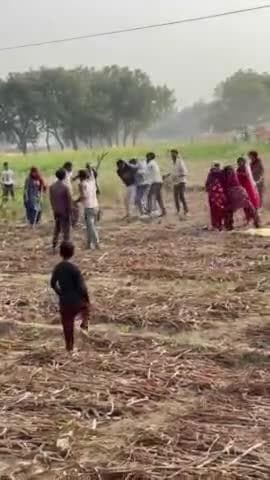 bidhuna ke kotabali ke pass gaon Rawatpur main ho gyi ladai