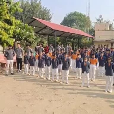 मुंडावर: ततारपुर थाना परिसर में राष्ट्रीय गीत वंदे मातरम् के 150 वर्ष पूर्ण होने के उपलक्ष्य में देशभक्ति कार्यक्रम