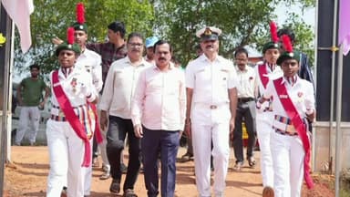 ಹೊನ್ನಾವರ: ಪಟ್ಟಣದ ಕ.ವಿ.ವಿ. ಅಂತರ್ ಮಹಾವಿದ್ಯಾಲಯಗಳ 72ನೇ ಅಥ್ಲೆಟಿಕ್ಸ್ ಕ್ರೀಡಾಕೂಟ ಉದ್ಘಾಟಿಸಿದ ಶಾಸಕ ದಿನಕರ್ ಶೆಟ್ಟಿ