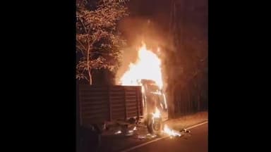 സുൽത്താൻബത്തേരി: ഇരുളത്ത് വാഹനത്തിന് തീപിടിച്ചു