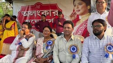 করিমপুর ১: আজ করিমপুরের শিকারপুর হাইস্কুল মাঠ প্রাঙ্গনে ১৬ দলীয় নক আউট ফুটবল টুর্নামেন্টের ফাইনালে বিধায়ক বিমলেন্দু সিংহ রায়