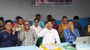 কেতুগ্রাম ১: SIR শুরু হতেই রাজ্যজুড়ে তৎপর শাসক শিবির, কেতুগ্রামে 'SIR ওয়ার রুম'-এর তদারকি করলেন বিধায়ক শেখ শাহনওয়াজ