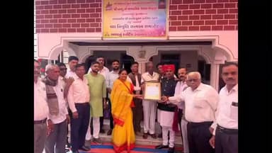 મોરવા હડફ: શ્રી નવદુર્ગા માધ્યમિક શાળામા ફરજ બજાવતા આચાર્યનો વય નિવૃત સન્માન સમારોહ ધારાસભ્ય નિમિષાબેન સુથારની ઉપસ્થિતિમા યોજાયો