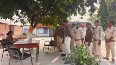 बरौली: बरौली थाना परिसर में थाना प्रभारी ने चौकीदारों के साथ की बैठक, चुनाव खत्म होने के बाद अन्य कार्य की दी जिम्मेदारी