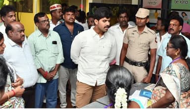 பொன்னேரி: புழலில் வாக்காளர்களுக்கு அமைக்கப்பட்ட உதவி மையத்தை தேர்தல் நடத்தும் அலுவலர் பார்வையிட்டார்