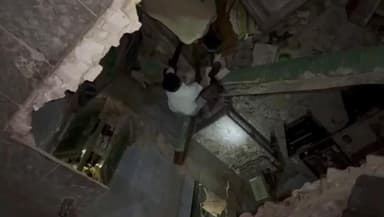 சாத்தூர்: நகராட்சி அலுவலகம் அருகே இரண்டு தினத்திற்கு முன்பு கட்டிட இடுபாட்டில் சீக்கிய மூதாட்டி மருத்துவமனையில் சிகிச்சை பலனின்றி உயிரிழப்பு நகரபோலீசார் விசாரனை