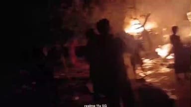 राघोपुर: जुड़ावनपुर करारी पंचायत के वार्ड 14 में चूल्हे की चिंगारी से लगी आग, दो घर जलकर राख