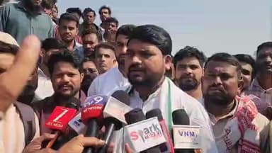 જેતપુર પાવી: આદિવાસી નેતા અને ધારાસભ્ય ચૈતર વસાવા ભારજ નદી ખાતે તૂટેલા ડાઇવર્ઝન પર પહોંચ્યા, ચૈતર વસાવાએ આપી માહિતી.