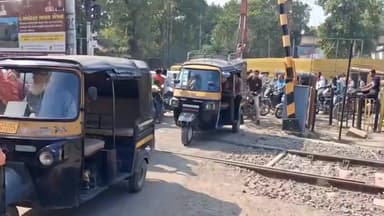 જૂનાગઢ: શહેરના જોષીપરા રેલવે ફાટકમાં સર્જાઈ ખામી,ટ્રેન પસાર થયા બાદ એક સાઈડ નું ફાટક બંધ રહેતા ટ્રાફિકજામ થયો