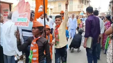 यावल: यावलला सोमवारी भाजपाकडून रोहिणी फेगडे यांचा नगराध्यक्ष पदासाठी शक्ती प्रदर्शन करीत उमेदवारी अर्ज दाखल