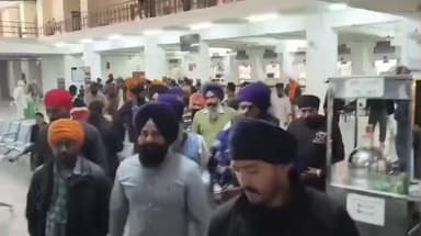 ਅੰਮ੍ਰਿਤਸਰ 2: ਵੱਖ ਵੱਖ ਜਥੇਬੰਦੀਆਂ ਦੇ ਆਗੂ ਪਹੁੰਚੇ ਡੀਸੀ ਦਫਤਰ ਦਿੱਤਾ ਮੰਗ ਪੱਤਰ ਰੇੜੀ ਚਾਲਕਾਂ ਦੇ ਹੱਕ ਦੇ ਵਿੱਚ ਪਹੁੰਚੀਆਂ ਜਥੇਬੰਦੀਆਂ