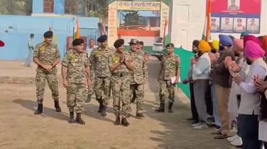 ਅੰਮ੍ਰਿਤਸਰ 2: ਅਜਨਾਲਾ ਇਲਾਕੇ ਦੇ ਵਿੱਚ ਬੀਐਸਐਫ ਦੇ ਅਧਿਕਾਰੀਆਂ ਵੱਲੋਂ ਲਗਾਏ ਗਏ ਕੈਂਪ ਅਜਨਾਲਾ ਵਾਸੀਆਂ ਨੂੰ ਕੀਤਾ ਜਾਗਰੂਕ