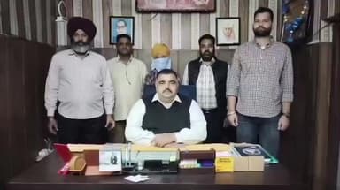 ਅੰਮ੍ਰਿਤਸਰ 2: ਸ਼ਰਾਬ ਦੇ ਮਾਮਲੇ ਦੇ ਵਿੱਚ ਭਗੋੜੇ ਇੱਕ ਪੀਓ ਨੂੰ ਕੀਤਾ ਗਿਰਫਤਾਰ ਕੈਂਟ ਰੋਡ ਤੋਂ ਦਿੱਤੀ ਜਾਣਕਾਰੀ