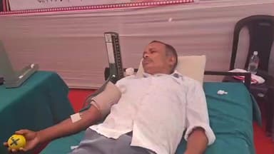 নাওবৈচা: নাওঁবৈচাত প্ৰাণৰ শিল্পী জুবিন গাৰ্গৰ ওপজা দিন জাতীয় স্বাভিমান দিৱস উপলক্ষে অসম যুৱ পৰিষদ জিলা সমিতিৰ উদ্যোগত ৰক্তদান