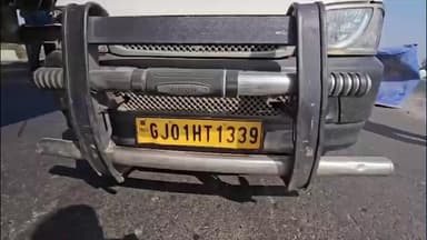 પ્રાંતિજ: પ્રાંતિજ રેલ્વે ઓવરબ્રીજ ઉપર ટ્રક પાછળ ઇકો કાર ધુસી ગઈ