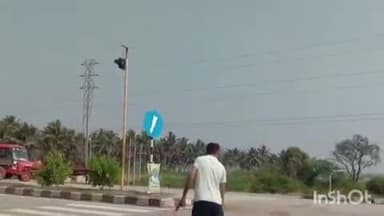 ಕಡೂರು: ಟೋಲ್ ಸಿಬ್ಬಂದಿ ದರ್ಪ, ವರ್ಕ್ ಆಗದ ಸಿಸಿ ಕ್ಯಾಮೆರಾ.! ರಾಷ್ಟ್ರೀಯ ಹೆದ್ದಾರಿಗೆ ಟ್ರಾಕ್ಟರ್ ಅಡ್ಡ ನಿಲ್ಲಿಸಿ ಸ್ಥಳೀಯರಿಂದ ಪ್ರತಿಭಟನೆ.!