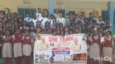 పూడూర్: పెద్ద ఉమ్మెంతల్ ప్రభుత్వ పాఠశాలలో విద్యార్థులకు సైబర్ క్రైమ్, ఆన్లైన్ మోసాలపై అవగాహన కల్పించిన షీ టీం సభ్యులు