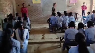 निचलौल: ग्राम बढ़या सबया के निजी विद्यालय में मिशन शक्ति टीम का जागरूकता कार्यक्रम आयोजित