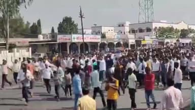 अंबाजोगाई: माजी नगराध्यक्ष राजकिशोर मोदी यांनी प्रचंड शक्ती प्रदर्शन करत अंबाजोगाई उमेदवारी अर्ज दाखल केला