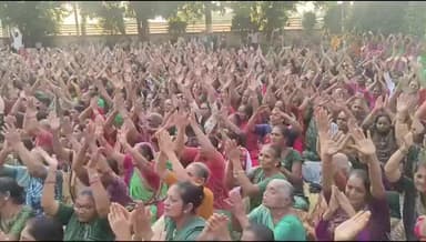 જૂનાગઢ: તાલુકાના બાદલપુર ગામે ચેક અર્પણ બાદ દિનેશભાઇ કુભાણીએ ખુશાલી વ્યક્ત કરી