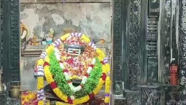 సూర్యాపేట: కార్తీక వైభవం.. పిల్లలమర్రి శివాలయంలో భక్తుల రద్దీ