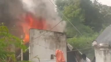 పూరిల్లు దగ్ధమైన బాధితులకు ఆర్థిక సహాయం అందజేసిన వైస్ చైర్మన్ షేక్ రఫీ