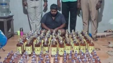 விழுப்புரம்: பனையபுரம் சோதனை சாவடி அருகே இருசக்கர வாகனத்தில் புதுச்சேரி மதுபாட்டில் கடத்தி வந்த நபர் கைது