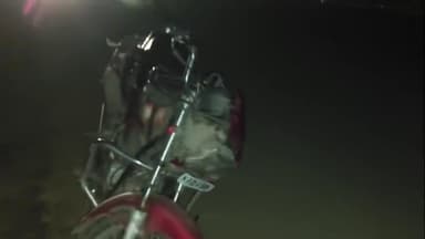 ಕಂಪ್ಲಿ: ನಗರದ ಕೋಟೆ ಬಳಿ ರಸ್ತೆಯಲ್ಲಿ ಬೈಕ್ ಸ್ಕಿಡ್, ಸವಾರರಿಗೆ ಗಾಯ