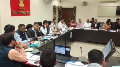 रामगढ़ पचवारा: जिला विकास समन्वय एवं निगरानी समिति की बैठक में रामगढ़ पचवारा प्रधान डा. कौशल्या मीना ने क्षेत्र के विभिन्न मुद्दे उठाए