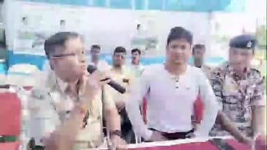 মাথাভাঙা ২: নিশিগঞ্জ সংলগ্ন এলাকায় পুলিশ প্রশাসনের উদ্যোগে টোটো ও ই- রিক্সার রেজিস্ট্রেশনের বিষয়ে বৈঠক অনুষ্ঠিত