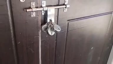 আলিপুরদুয়ার ২: ধওলাঝোড়ায় প্রশাসনিক মদতে স্বনির্ভর গোষ্ঠীর কোন্দল প্রকাশ্যে তালাবদ্ধ ক্রেস হাউস লোপাট লাইট ফ্যান