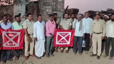 ಬಬಲೇಶ್ವರ: ಪಟ್ಟಣದಲ್ಲಿ ಕಬ್ಬಿನ ಟ್ಯಾಕ್ಟರ್ ಡ್ರೈವರ್ ಗಳಿಗೆ ರಿಪ್ಲೆಕ್ಟರ್ ಅಳವಡಿಕೆ ಜಾಗೃತಿ ಮೂಡಿಸಿದ ಪೊಲೀಸ್ ಅಧಿಕಾರಿಗಳು