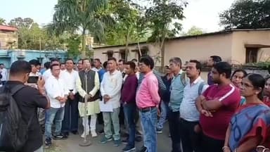 কল্যাণী: কারখানার গেটের সামনে বিক্ষোভ।