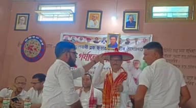 চেঙা: চেঙাৰ ৰাজীৱ ভৱনত দলীয় সতীৰ্থৰ সৈতে অসম প্রদেশ কংগ্রেছ কমিটিৰ উপ সভাপতি জয়ন্ত কলিতাৰ মতবিনিময়
