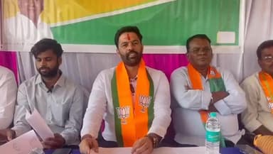 ಸಂಡೂರು: ಸಿಪಿಐ ಮಹೇಶಗೌಡ ವಿರುದ್ಧ ಕಾನೂನು ಕ್ರಮ ಕೈಗೊಳ್ಳಲು ಪಟ್ಟಣದಲ್ಲಿ ಬಿಜೆಪಿ ಮುಖಂಡರು ಒತ್ತಾಯ