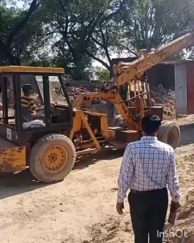 माण्डल: बागोर में प्रशासन ने सीसी रोड निर्माण में बाधा बने अतिक्रमण को ढहाने का सख्त एक्शन लिया