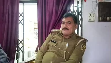 संपतचक: गोपालपुर पुलिस ने ई-रिक्शा से 80 लीटर देशी शराब बरामद कर 19 वर्षीय ड्राइवर को गिरफ्तार किया