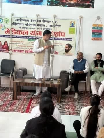 आज नारनौल के वैलनेस सैक्टर पर आयोजित वैकल्पिक चिकित्सा पद्धति की कार्यशाला में रहना हुआ। उपस्थित विश्वविद्यालयी छात्रों को सांस्कृतिक अहीरवाल संस्था द्वारा संचालित अहीरवाल संस्कृति के विभिन्न आयामों की जानकारी व सहभागिता के विषय पर चर्चा क