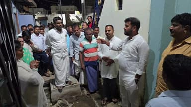 ಹಡಗಲಿ: ಪಟ್ಟಣದ 5 ನೇ ವಾರ್ಡಿಗೆ ಶಾಸಕ ಕೃಷ್ಣ ನಾಯ್ಕ್ ಭೇಟಿ ವಾರ್ಡಿನ ಮೂಲಭೂತ ಸೌಕರ್ಯಗಳ ಪರಿಶೀಲನೆ