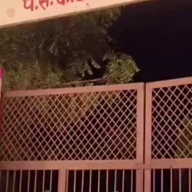 मुंडावर: नंगली जाटान गांव में स्कूल के पास अज्ञात कारणों से लगी आग, करीब 500 मत कड़बी जलकर हुई राख