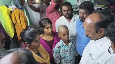 சங்கராபுரம்: பூட்டை கிராமத்தில் பெற்றோரை இழந்து தவித்த குழந்தைகளுக்கு நேரில் சென்று ஆறுதல் தெரிவித்த அமைச்சர்