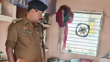 महमूदाबाद: सीओ वेद प्रकाश श्रीवास्तव ने कोतवाली महमूदाबाद का त्रैमासिक निरीक्षण किया