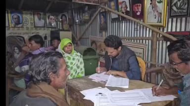 নওদা: নওদায় তৃণমূলের উদ্যোগে SIR ফর্ম ফিল-আপ শিবিরে ভিড়; কেন্দ্রের ‘স্বৈরাচারী মনোভাব’-এর প্রতিবাদে সংগঠনের বার্তা