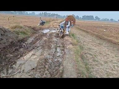 ग्राम पंचायत रामदासपुर जाने वाला कच्चा मार्ग कीचड़ से भरा, राहगीरों को हो रही भारी परेशानी