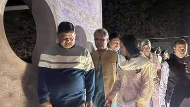 চাপড়া: চাপড়ায় বাসস্ট্যান্ড নির্মাণের কাজ খতিয়ে দেখলেন সাংসদ মহুয়া মৈত্র, জেলা পরিষদের সভাধিপতি ও বিধায়ক