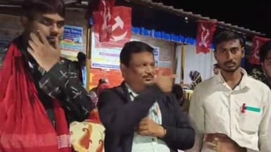 করিমপুর ১: করিমপুরে রাত পর্যন্ত সিপিআইএমের পক্ষ থেকে এসআইআর সহায়তা কেন্দ্র